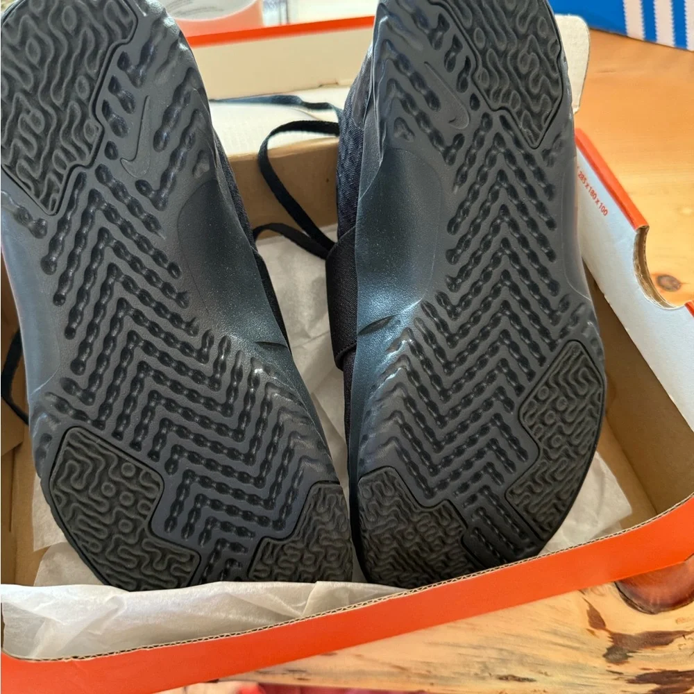 Nike Black and Gray Athletic Sneakers - Picture 3 of 8